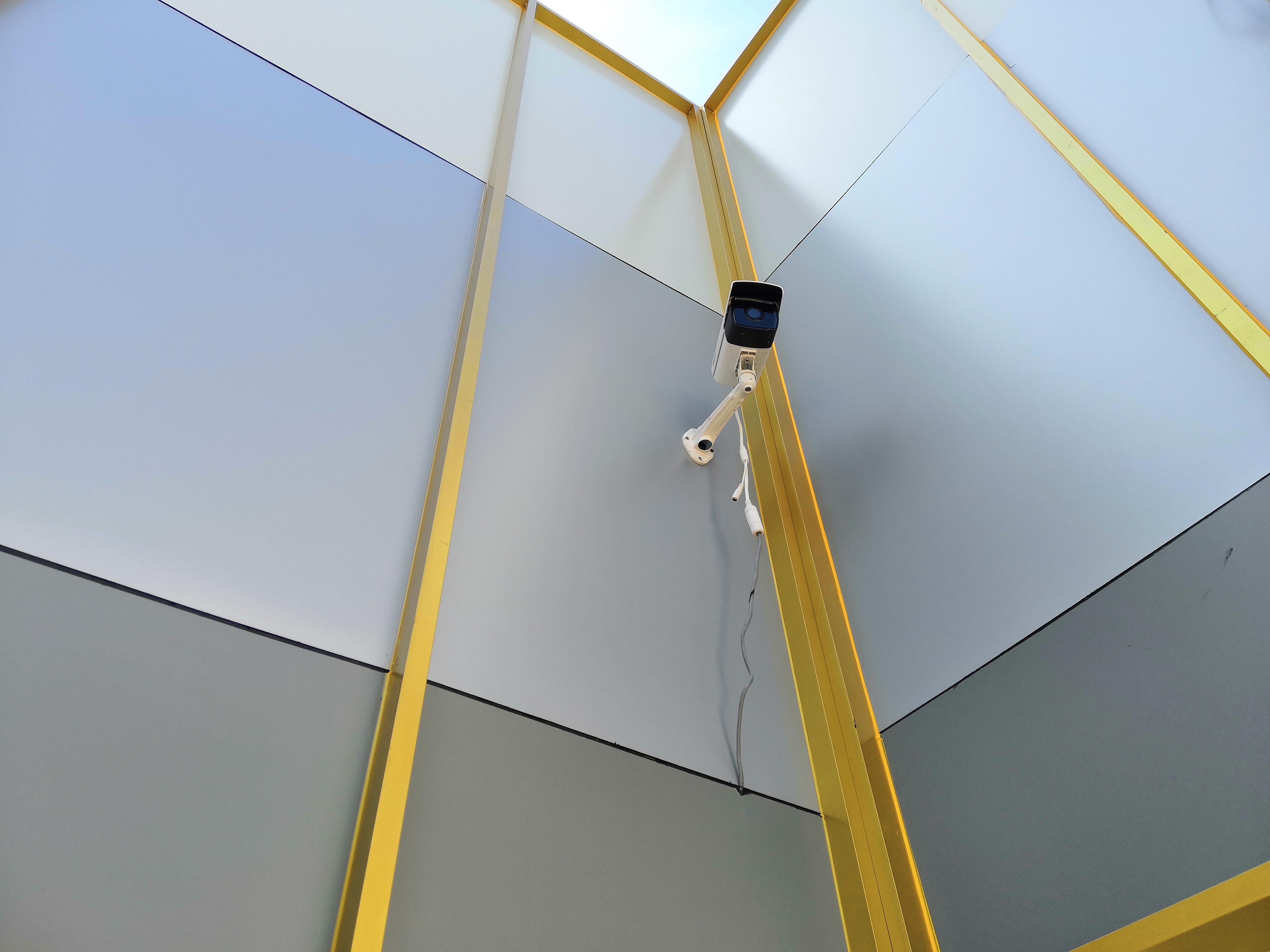 廣龍鑫智能科技有限公司：工廠安裝監控服務