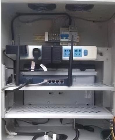 不銹鋼防水箱內部結構圖